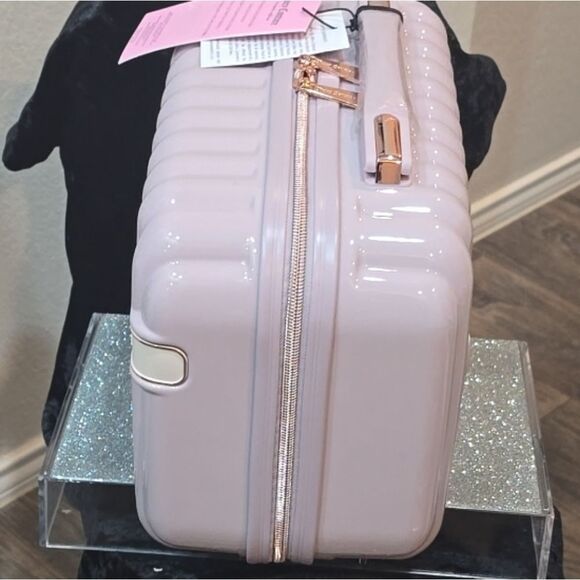 Juicy Couture Chelsie Collection Hard Side Travel Cosmetic Case - Picture 5 of 11